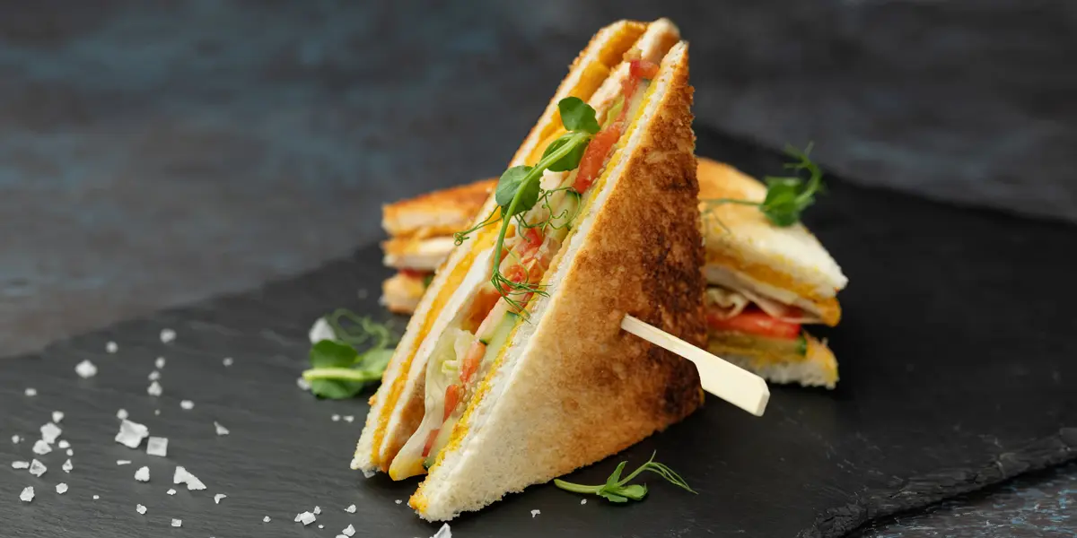 Featured image for “Sándwich de Pollo Preparado en Menos de 5 Minutos”